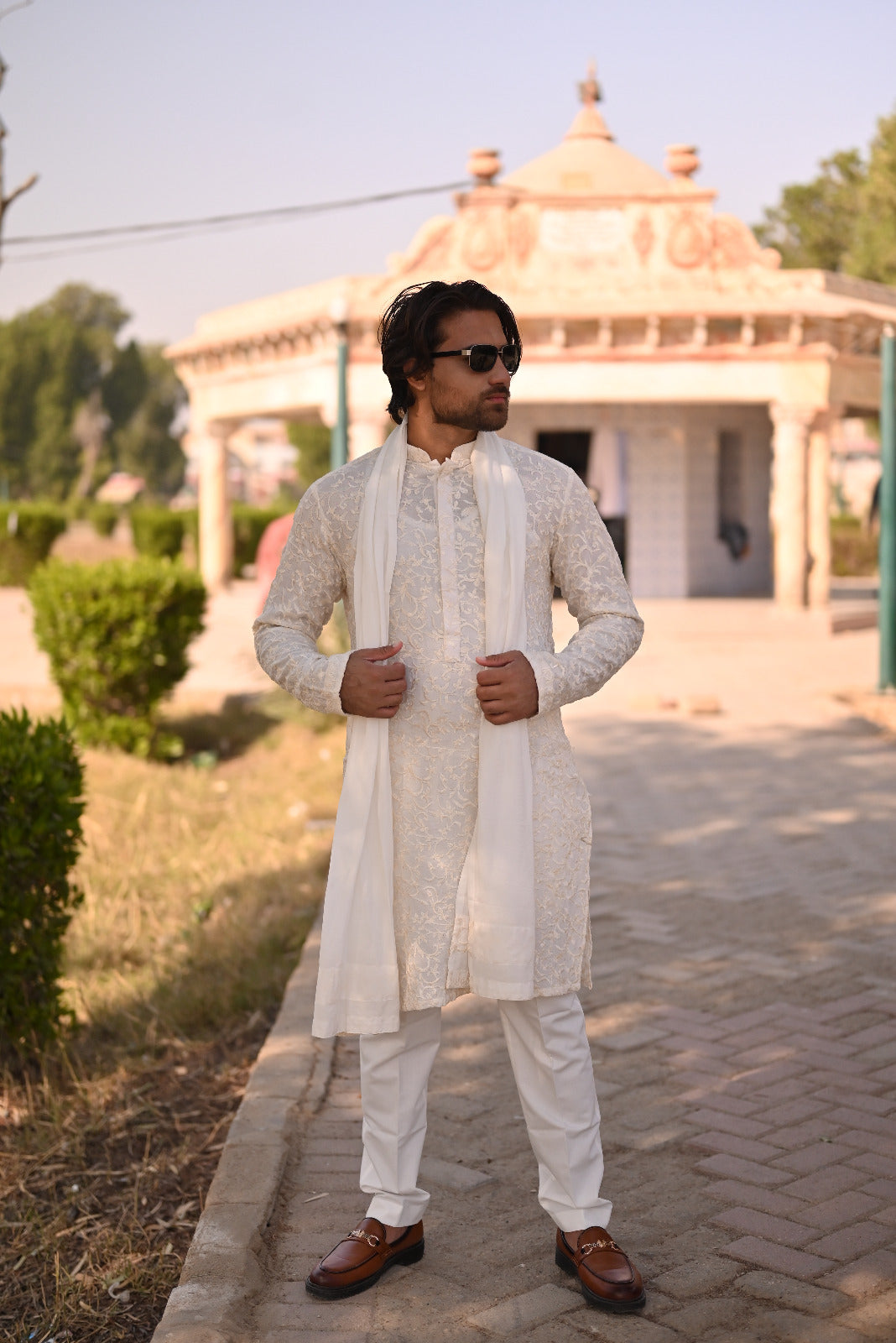 White jell embroidery kurta same plain trouser